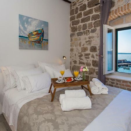 Seafront Apartment In Historical Cippico Castle Kaštela Екстериор снимка