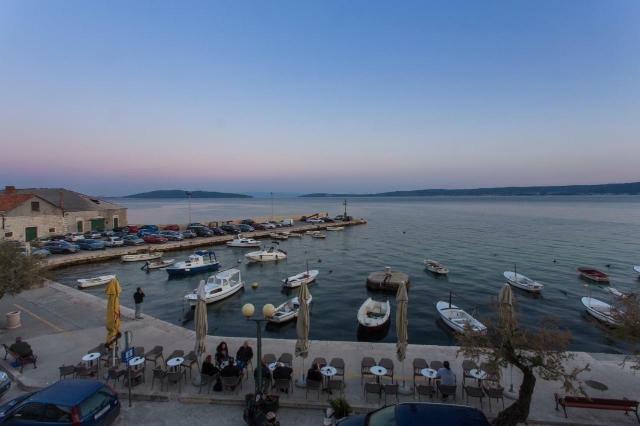 Seafront Apartment In Historical Cippico Castle Kaštela Екстериор снимка