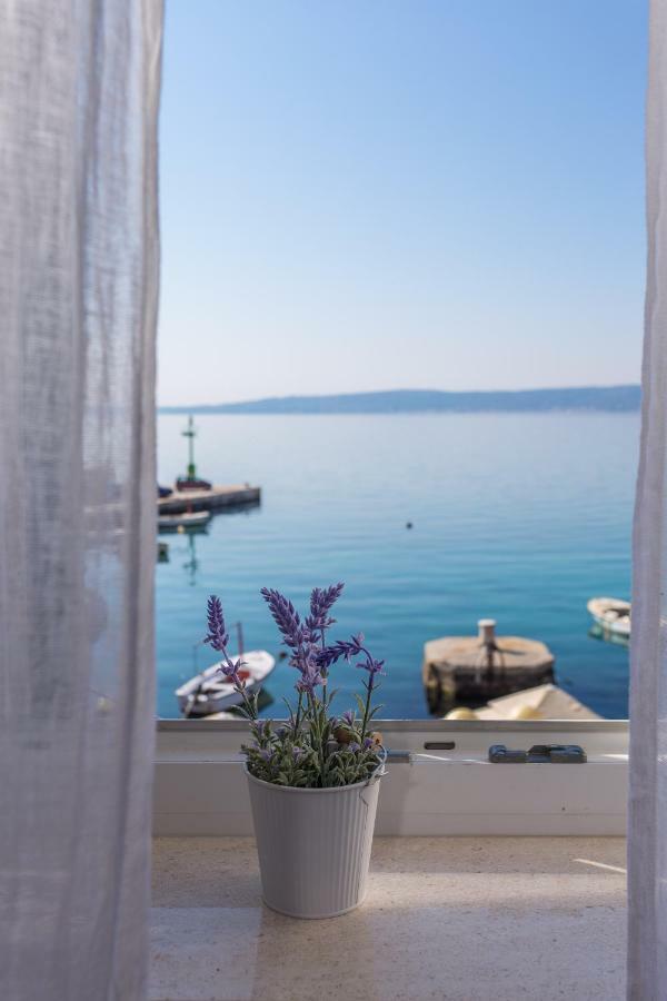 Seafront Apartment In Historical Cippico Castle Kaštela Екстериор снимка