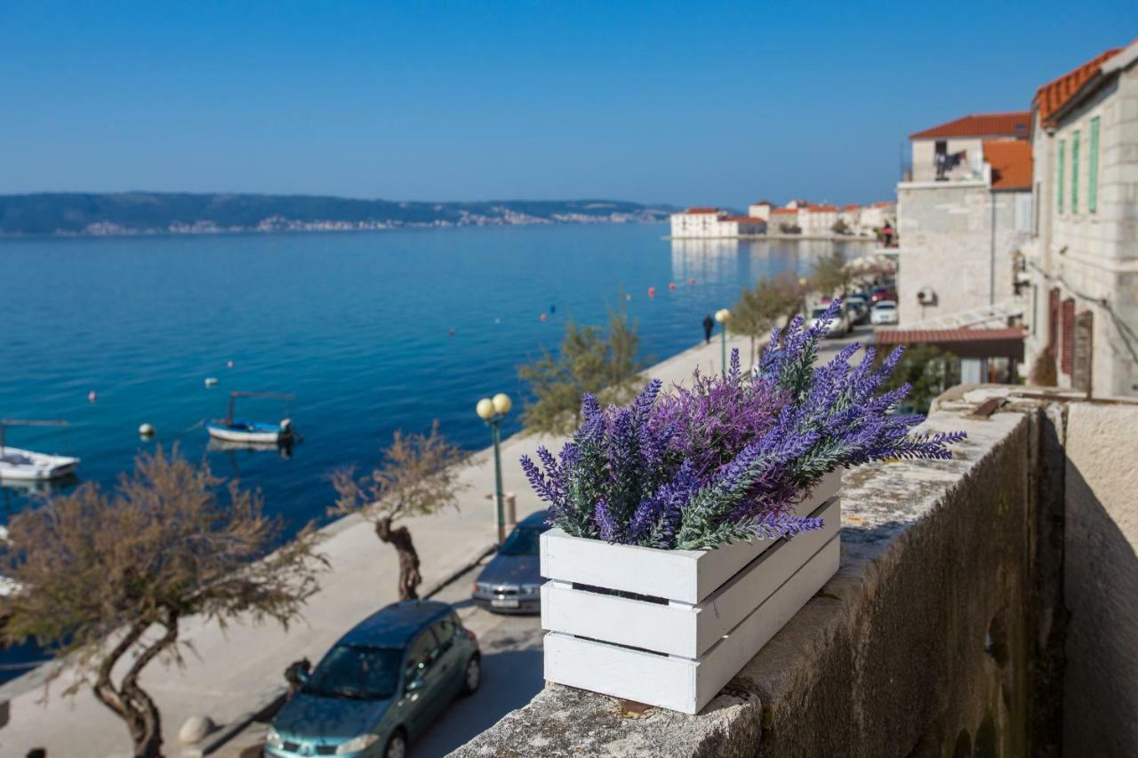 Seafront Apartment In Historical Cippico Castle Kaštela Екстериор снимка