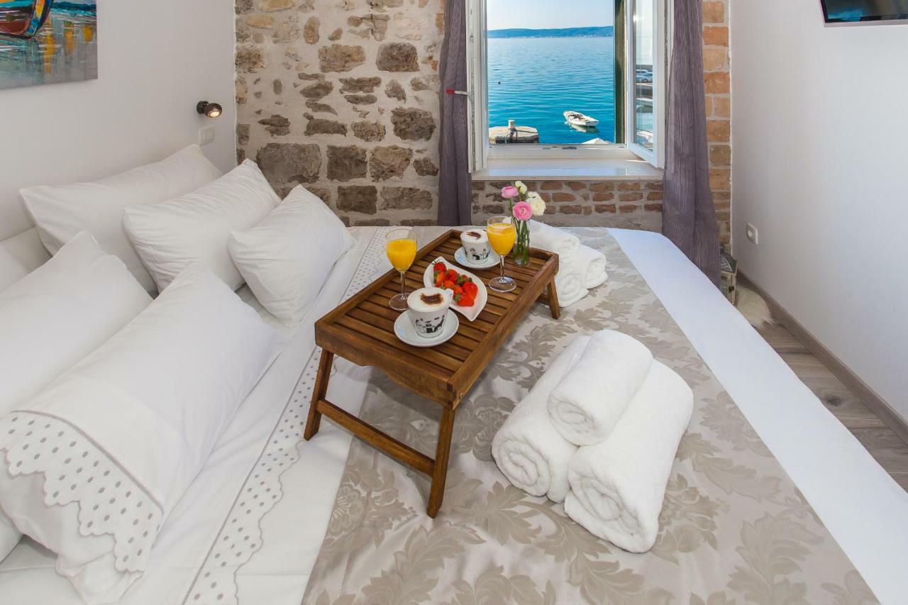 Seafront Apartment In Historical Cippico Castle Kaštela Екстериор снимка