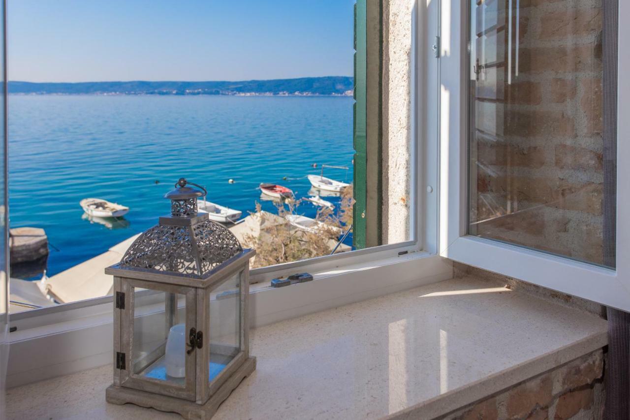 Seafront Apartment In Historical Cippico Castle Kaštela Екстериор снимка