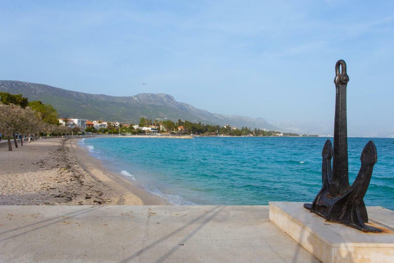 Seafront Apartment In Historical Cippico Castle Kaštela Екстериор снимка