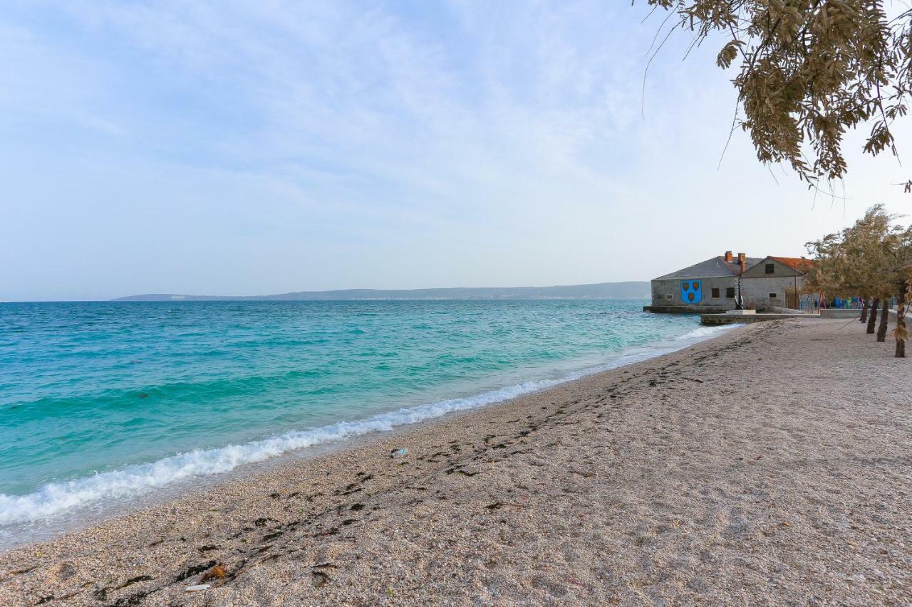 Seafront Apartment In Historical Cippico Castle Kaštela Екстериор снимка